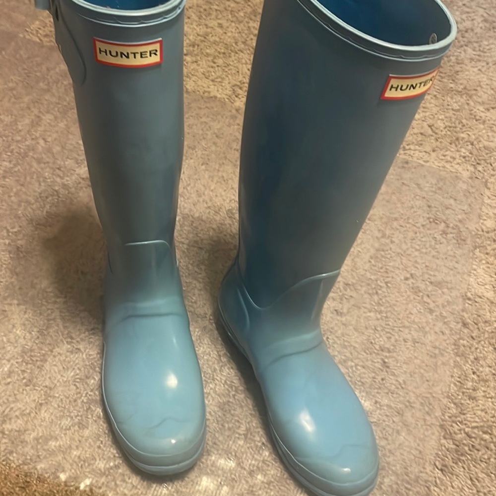 Hunter boots in great condition US size 9 a light blue color.